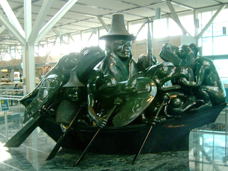 Bill Reid, Mythic canoe, lotnisko w Vancouver