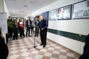 A. Lizakowski na wystawie Czesław Miłosz w Ameryce