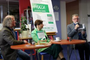 Jan Wolski, Magdalena Rabizo-Birek i Jan Belcik w Krośnieńskiej Bibliotece Publicznej Fot. Wacław Turek
