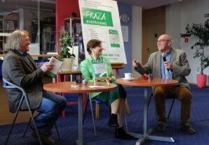 Jan Wolski, Magdalena Rabizo-Birek i Jan Tulik W Krośnieńskiej Bibliotece Publicznej Fot. Wacław Turek (2)